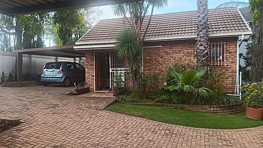 8 Bedroom Property for Sale in Van Riebeeck Park Gauteng