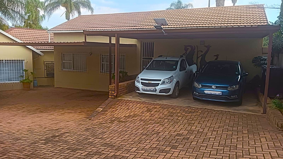 8 Bedroom Property for Sale in Van Riebeeck Park Gauteng