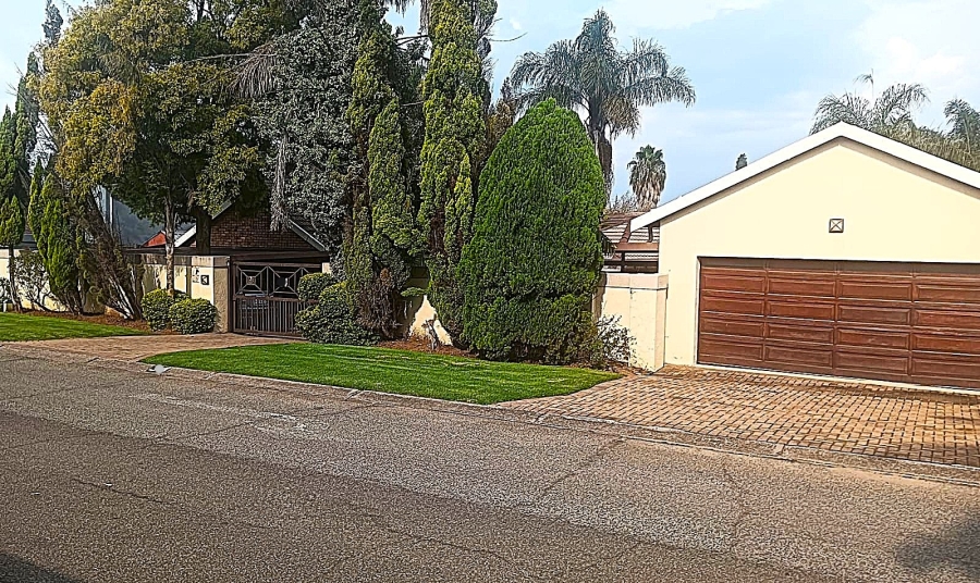 8 Bedroom Property for Sale in Van Riebeeck Park Gauteng