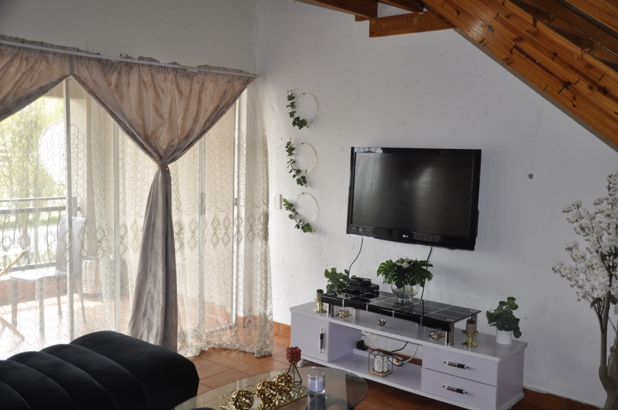 2 Bedroom Property for Sale in Erand Gardens Gauteng