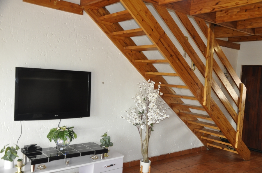 2 Bedroom Property for Sale in Erand Gardens Gauteng