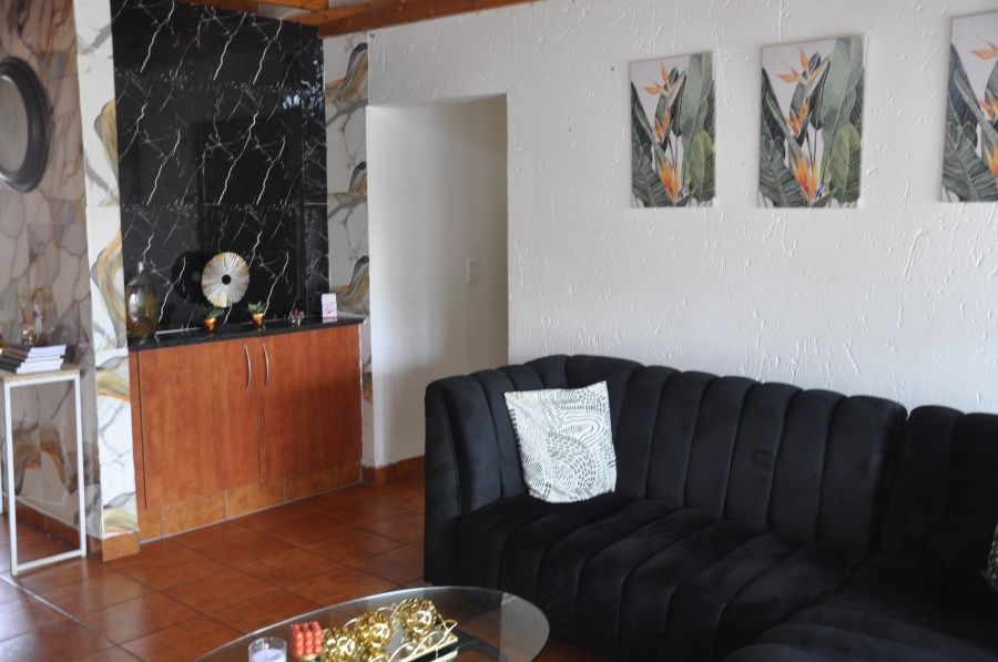 2 Bedroom Property for Sale in Erand Gardens Gauteng