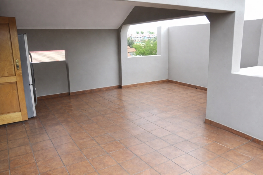 2 Bedroom Property for Sale in Erand Gardens Gauteng