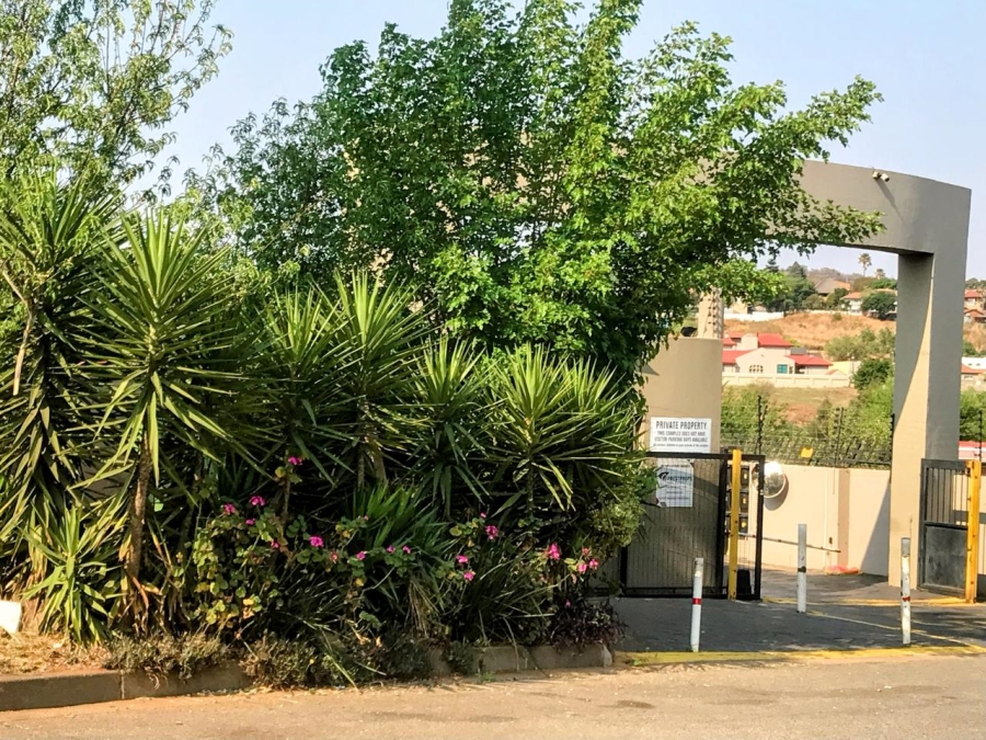 2 Bedroom Property for Sale in Glenvista Gauteng