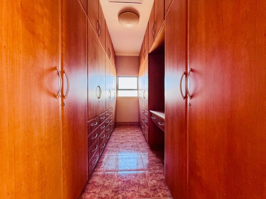 6 Bedroom Property for Sale in Montana Park Gauteng