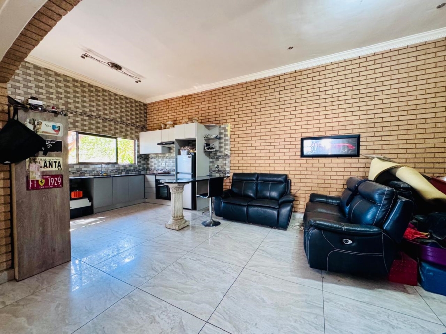 6 Bedroom Property for Sale in Montana Park Gauteng