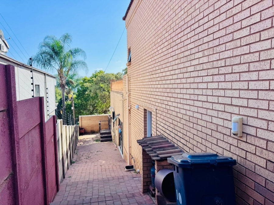 6 Bedroom Property for Sale in Montana Park Gauteng