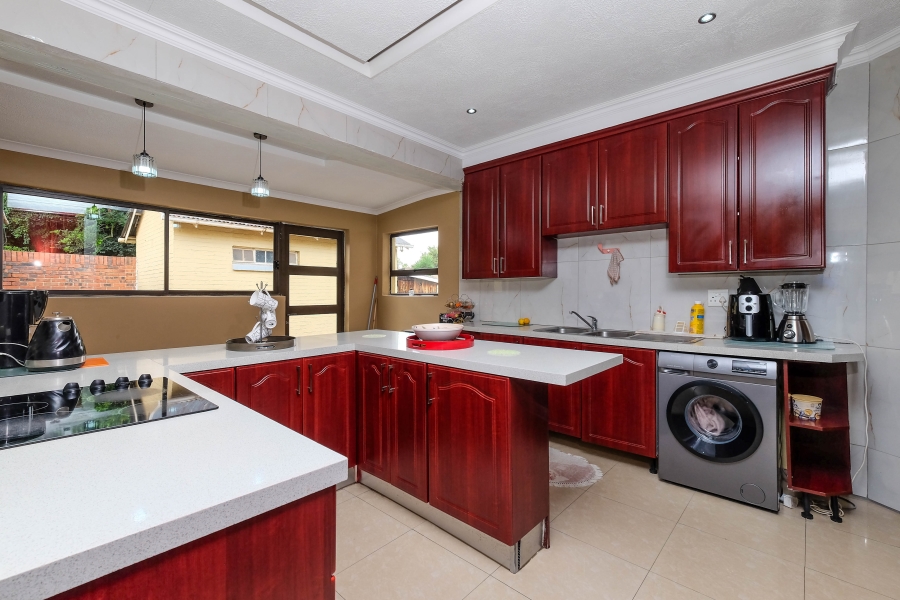 4 Bedroom Property for Sale in Bramley Park Gauteng