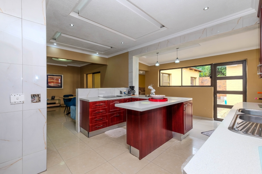 4 Bedroom Property for Sale in Bramley Park Gauteng