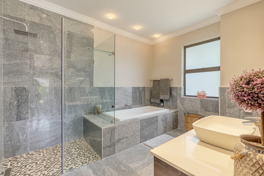 5 Bedroom Property for Sale in Bryanston Gauteng