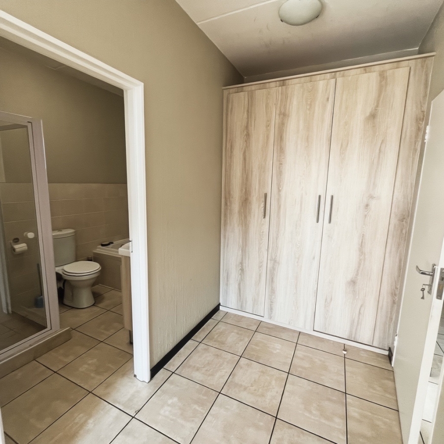 2 Bedroom Property for Sale in Barbeque Downs Gauteng
