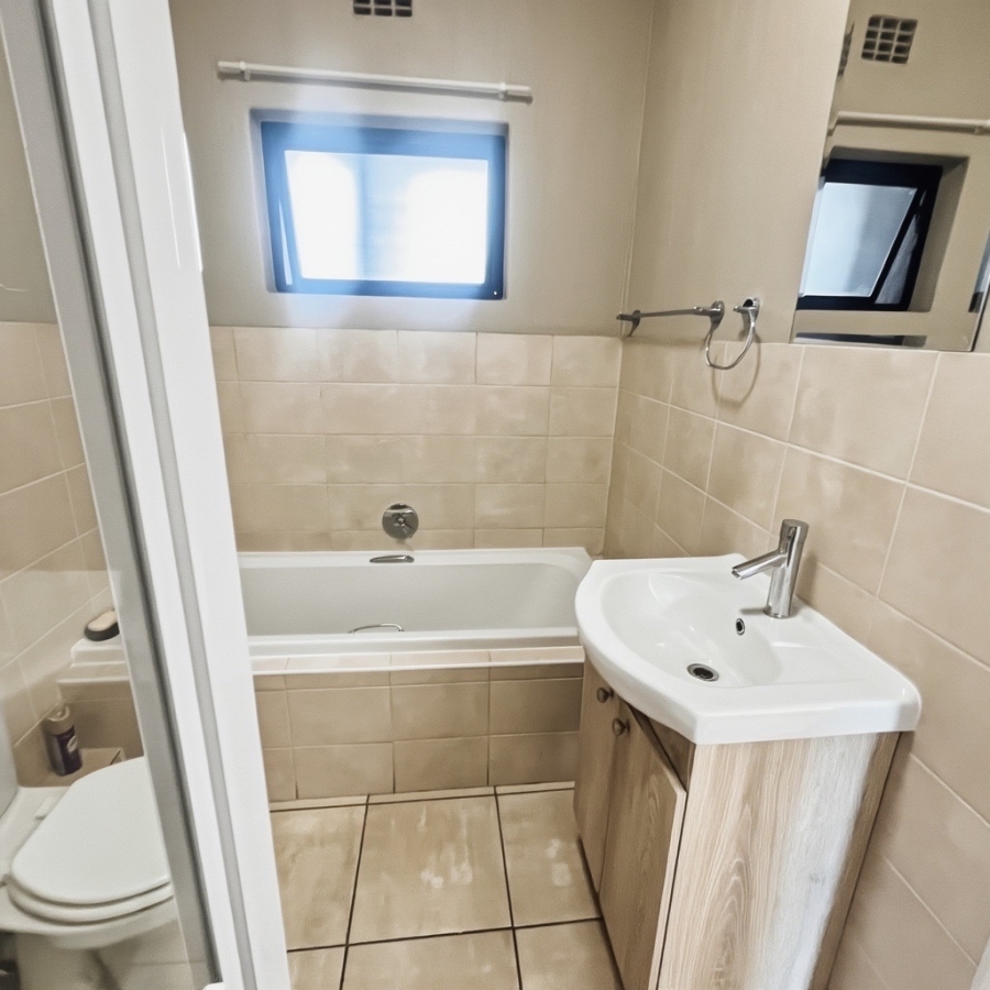 2 Bedroom Property for Sale in Barbeque Downs Gauteng