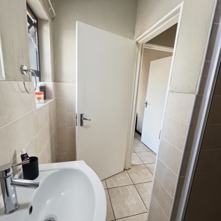2 Bedroom Property for Sale in Barbeque Downs Gauteng