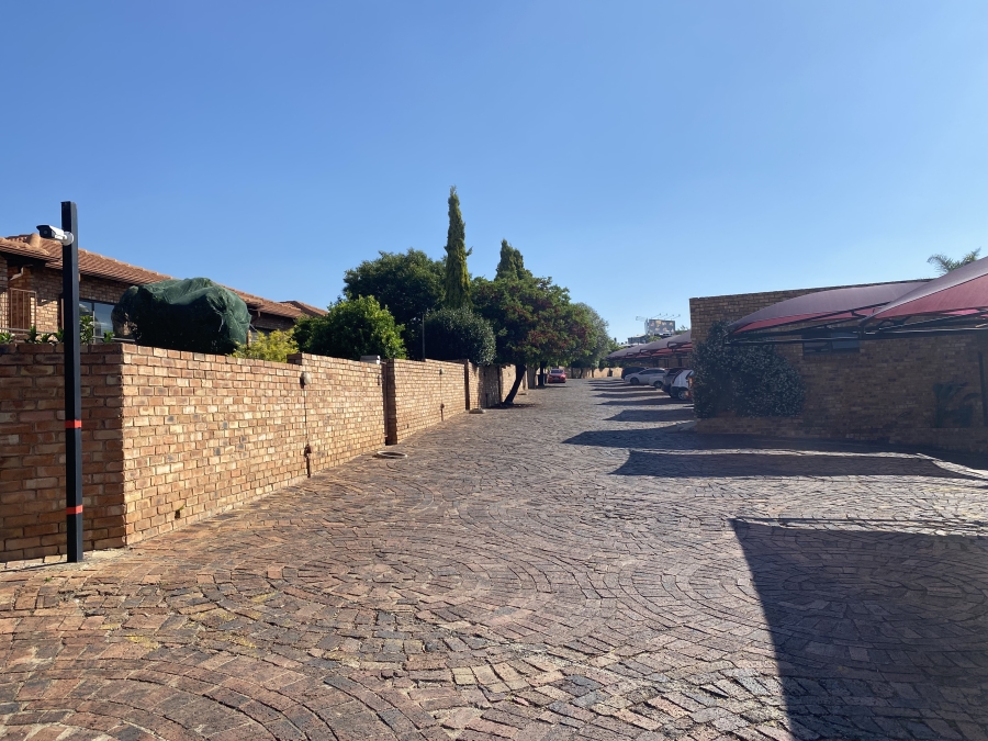 To Let 2 Bedroom Property for Rent in North Riding Gauteng