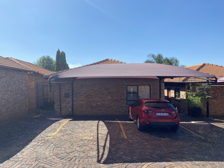 To Let 2 Bedroom Property for Rent in North Riding Gauteng