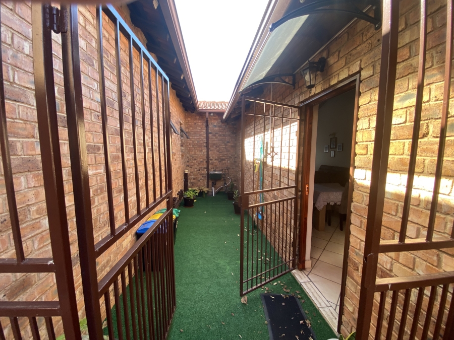 To Let 2 Bedroom Property for Rent in North Riding Gauteng