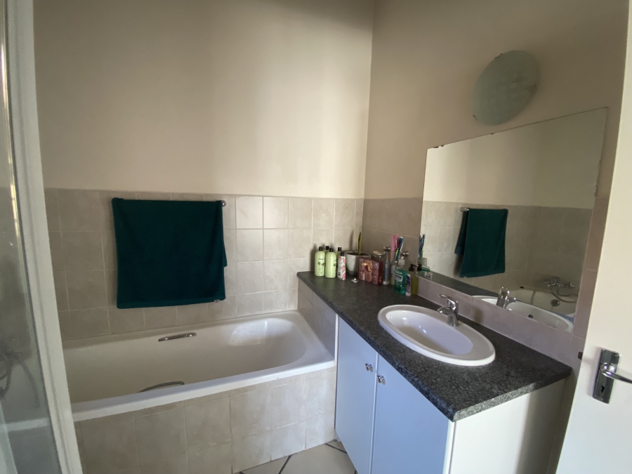 To Let 2 Bedroom Property for Rent in North Riding Gauteng