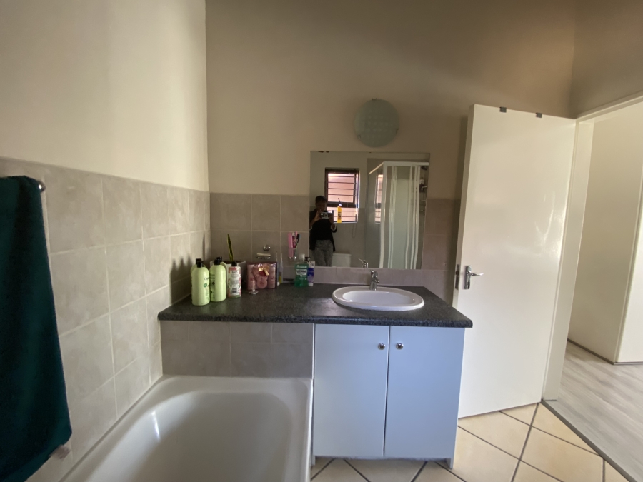 To Let 2 Bedroom Property for Rent in North Riding Gauteng