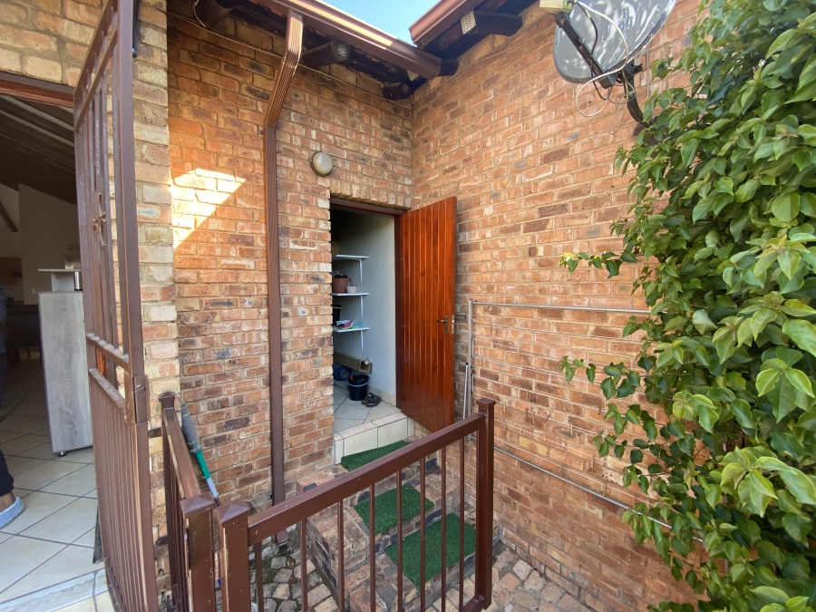 To Let 2 Bedroom Property for Rent in North Riding Gauteng