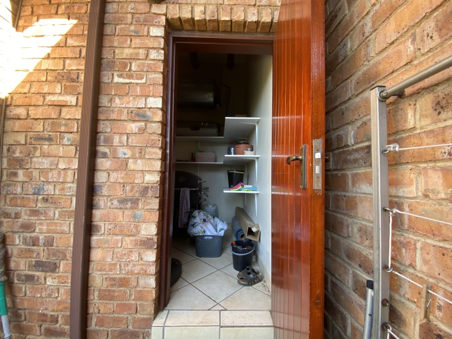 To Let 2 Bedroom Property for Rent in North Riding Gauteng