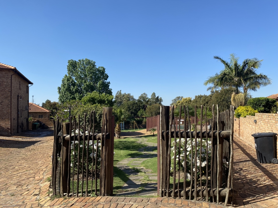 To Let 2 Bedroom Property for Rent in North Riding Gauteng