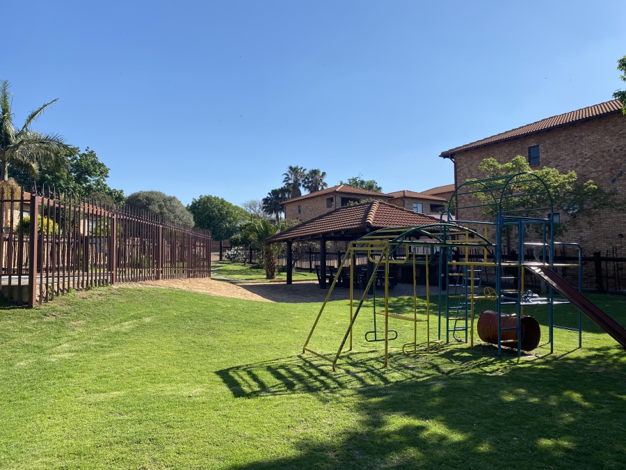 To Let 2 Bedroom Property for Rent in North Riding Gauteng