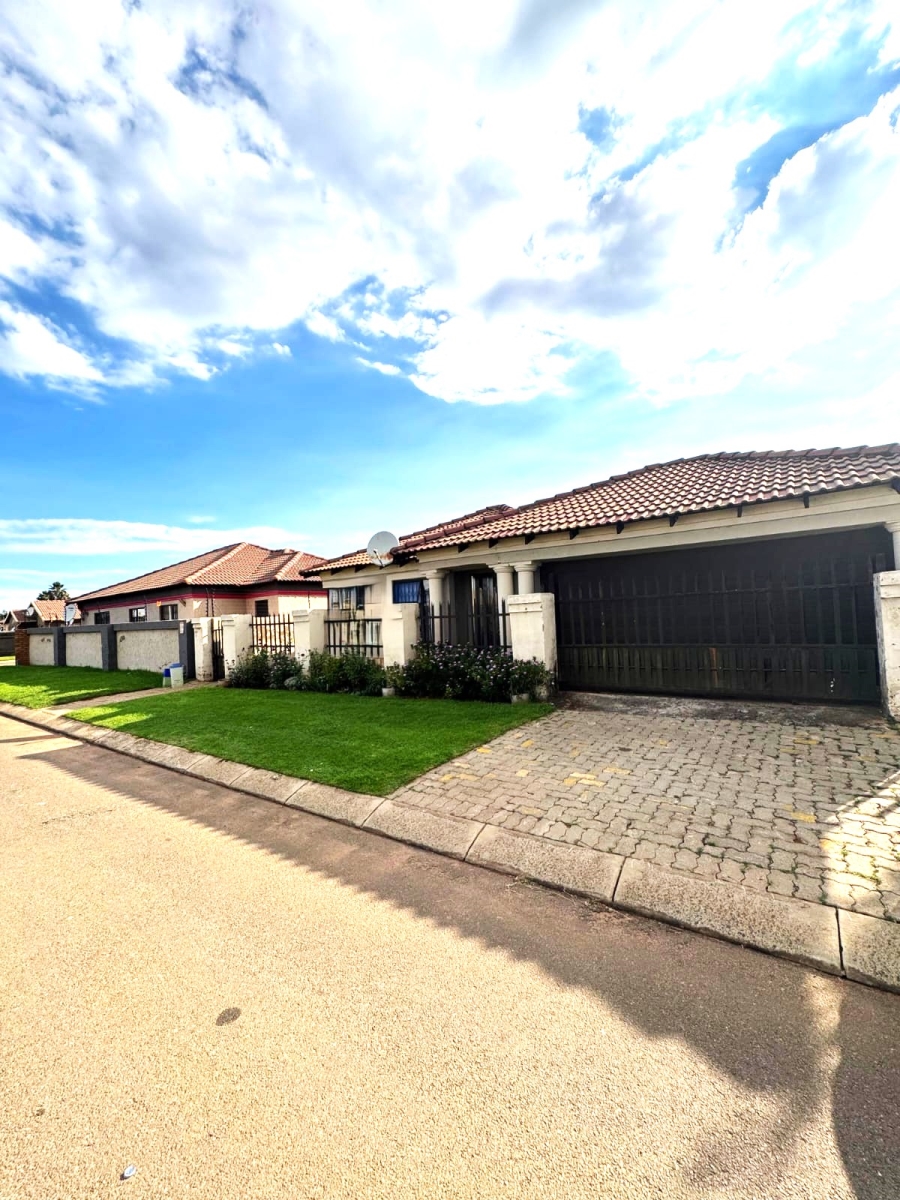 3 Bedroom Property for Sale in Dawn Park Gauteng