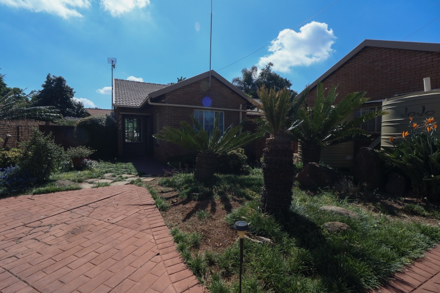 3 Bedroom Property for Sale in Faerie Glen Gauteng