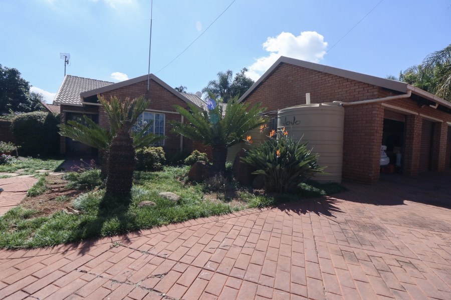 3 Bedroom Property for Sale in Faerie Glen Gauteng