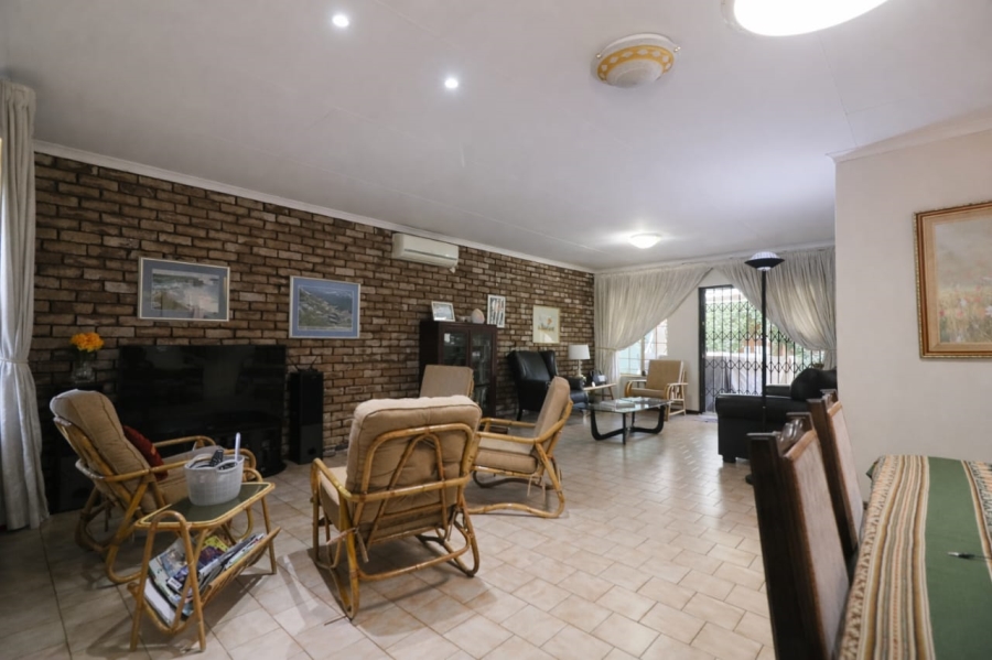 3 Bedroom Property for Sale in Faerie Glen Gauteng