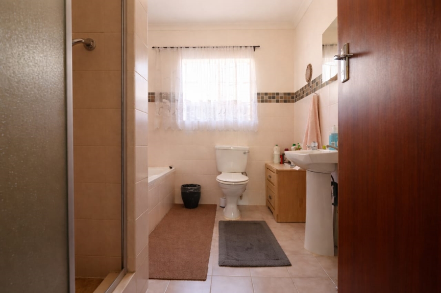 3 Bedroom Property for Sale in Faerie Glen Gauteng