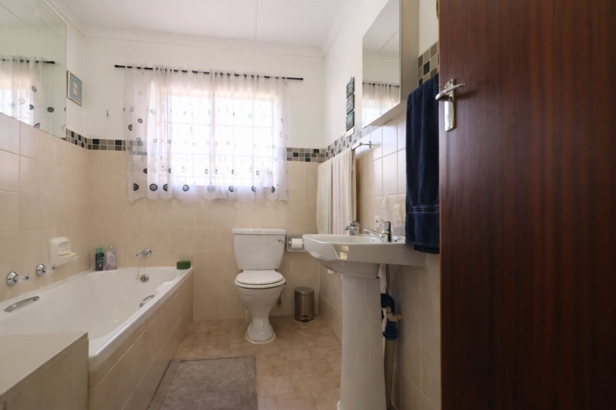 3 Bedroom Property for Sale in Faerie Glen Gauteng