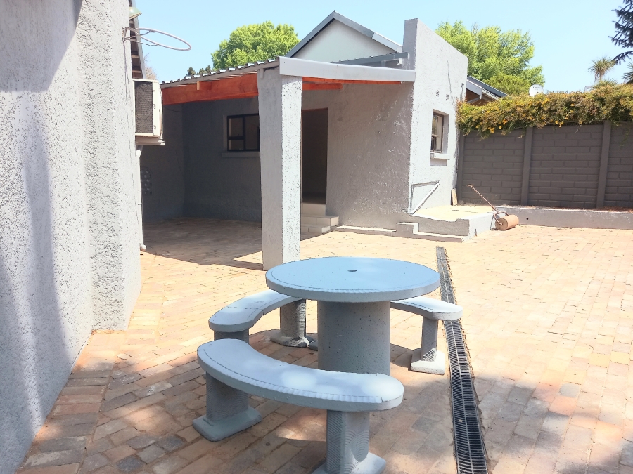 To Let 1 Bedroom Property for Rent in Blairgowrie Gauteng