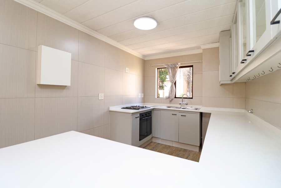 To Let 2 Bedroom Property for Rent in Morningside Gauteng