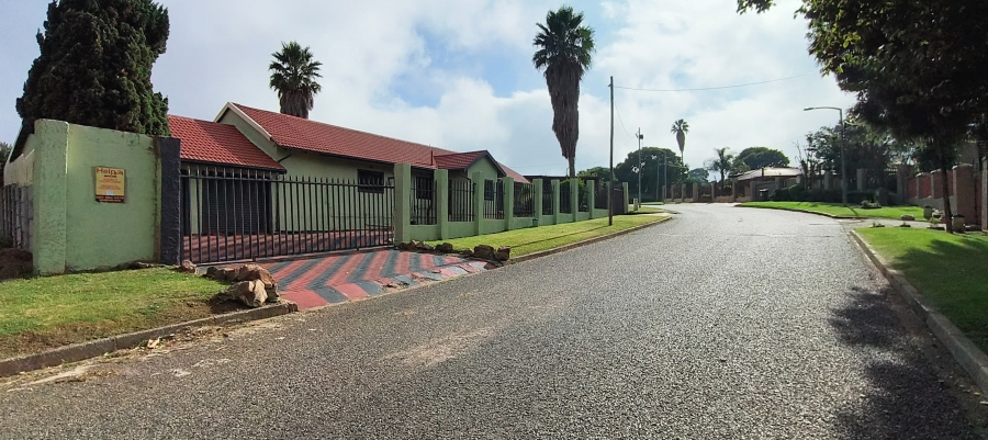 4 Bedroom Property for Sale in Lewisham Gauteng