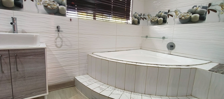 4 Bedroom Property for Sale in Lewisham Gauteng