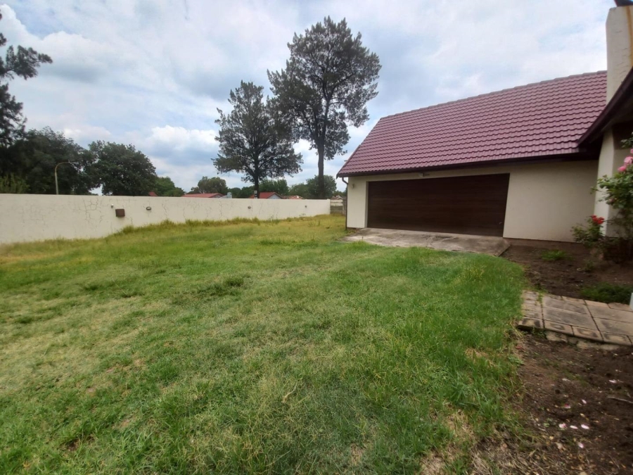 3 Bedroom Property for Sale in Brackendowns Gauteng