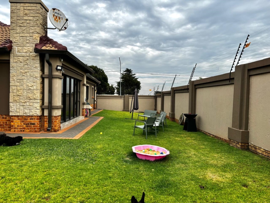 To Let 3 Bedroom Property for Rent in Sunair Park Gauteng