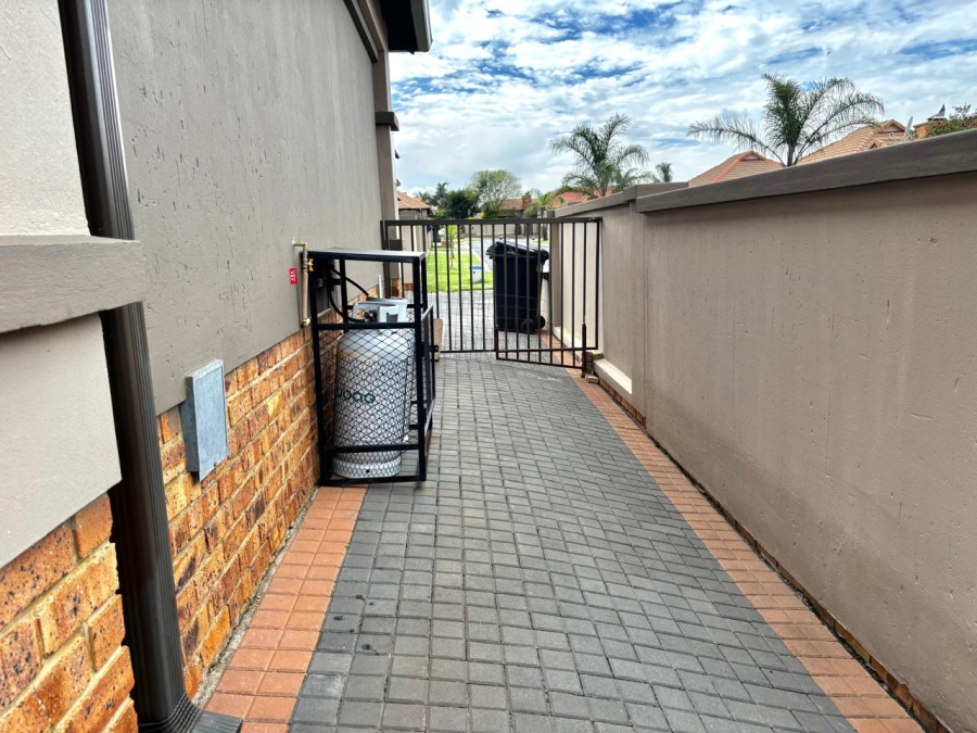 To Let 3 Bedroom Property for Rent in Sunair Park Gauteng