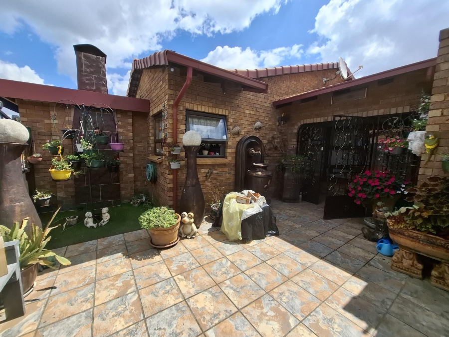 4 Bedroom Property for Sale in Dal Fouche Gauteng