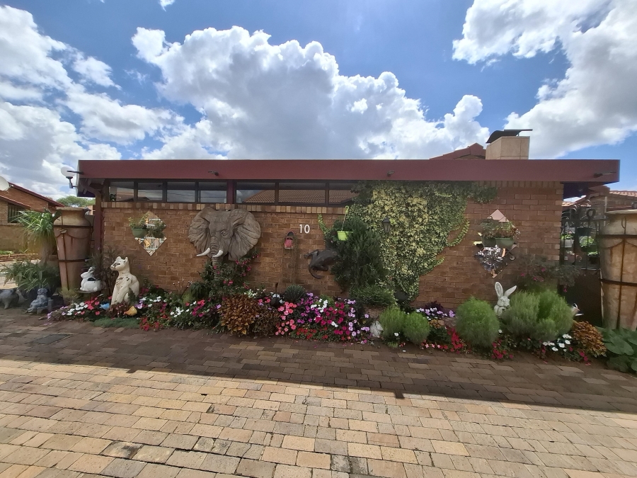 4 Bedroom Property for Sale in Dal Fouche Gauteng