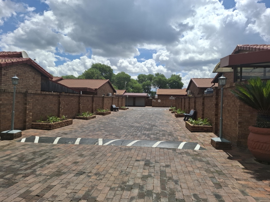 4 Bedroom Property for Sale in Dal Fouche Gauteng
