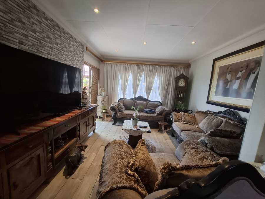 4 Bedroom Property for Sale in Dal Fouche Gauteng