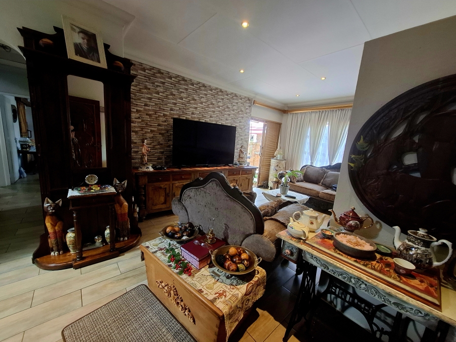 4 Bedroom Property for Sale in Dal Fouche Gauteng