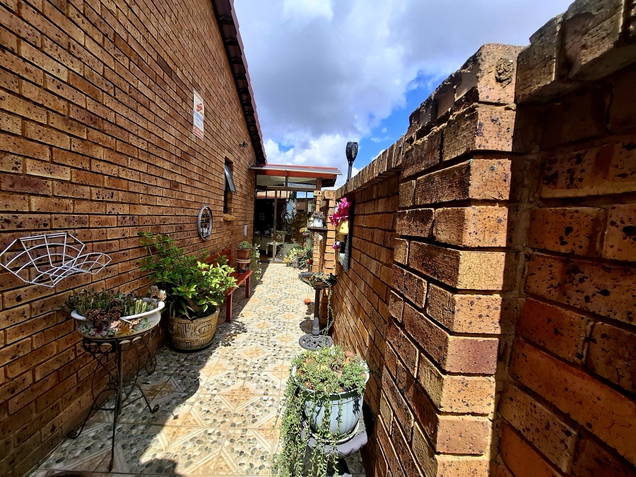 4 Bedroom Property for Sale in Dal Fouche Gauteng
