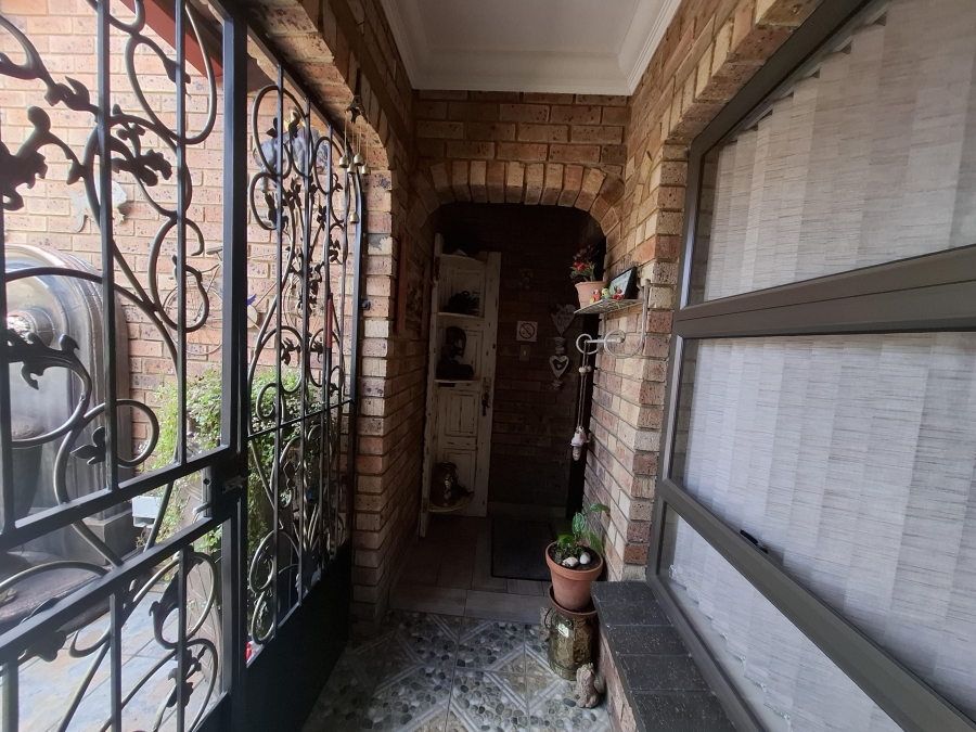 4 Bedroom Property for Sale in Dal Fouche Gauteng