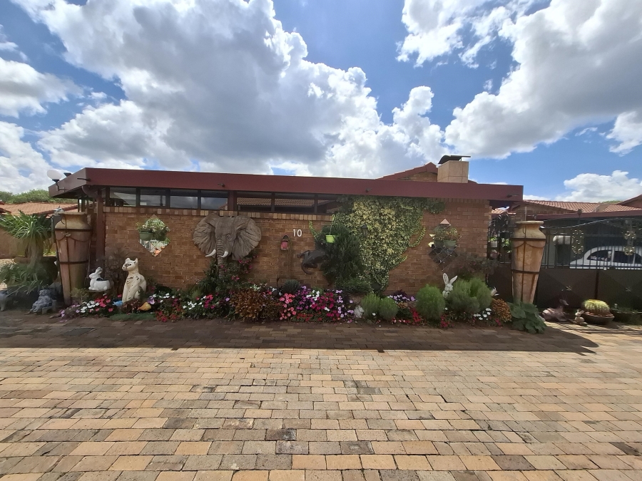 4 Bedroom Property for Sale in Dal Fouche Gauteng