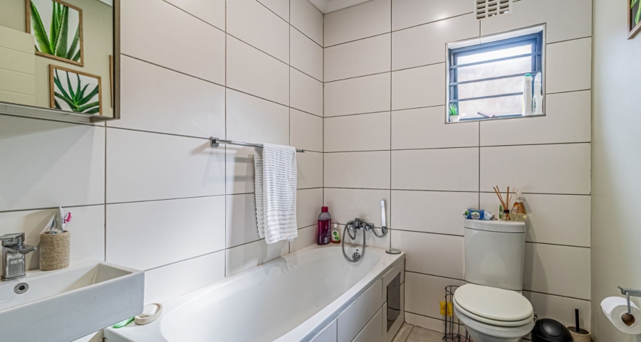 3 Bedroom Property for Sale in Lion Pride Gauteng