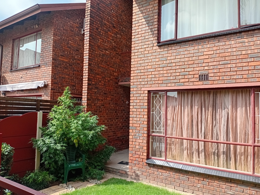 To Let 3 Bedroom Property for Rent in Primrose Gauteng