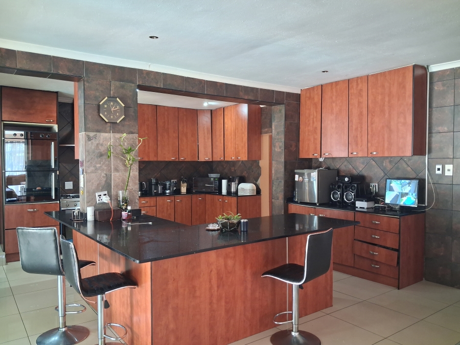 5 Bedroom Property for Sale in Croydon Gauteng